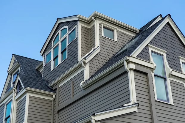 scalloped-shingle-siding-grey-house